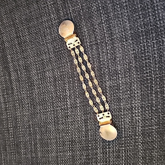 Jewelry - Vintage Gold Tone Collar Chain Sweater Clip💍